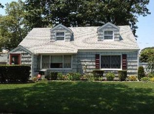 638 Wyngate Dr W, Valley Stream, NY