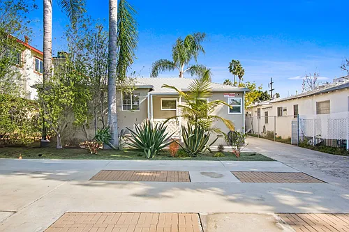 1531 Harvard St in Santa Monica - steps to Water Garden and SM Blvd! Photo 1 1531 Harvard St in Santa Monica - steps to Water Garden and SM Blvd! Photo 1