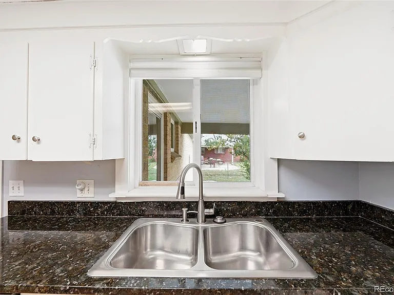 1275 W 4th Ave — Photo 14