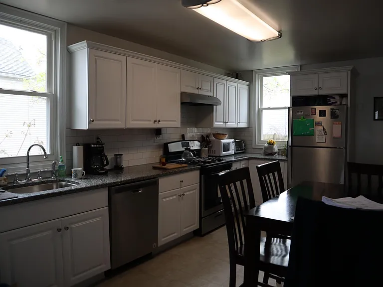 28 Tremont Ave #UPPER — Photo 2