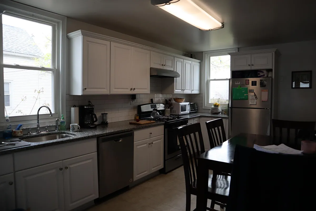 Building Photo - 28 Tremont Ave #UPPER