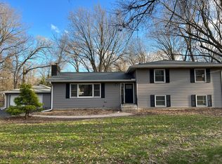 426 Salem Pl, Mahtomedi, MN 55115