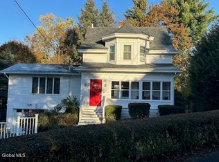 26 Woodlawn Ct, Troy, NY 12180