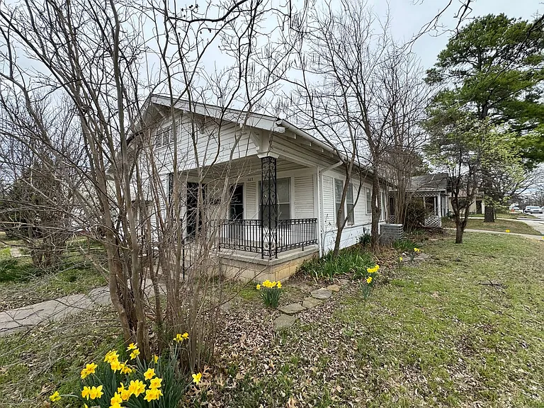 402 NW #D — Photo 2