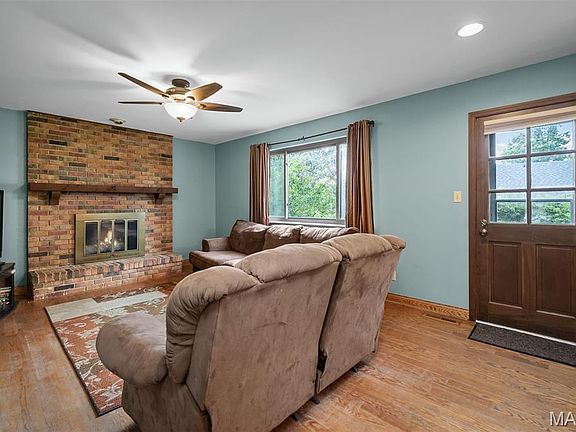 5th image of 9205 Roger Lee Ln