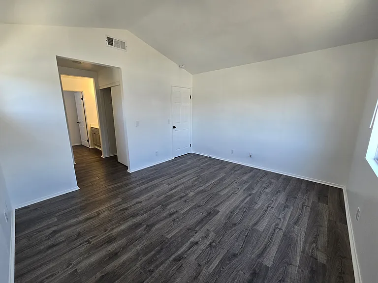 901 Acorn Ln — Photo 13