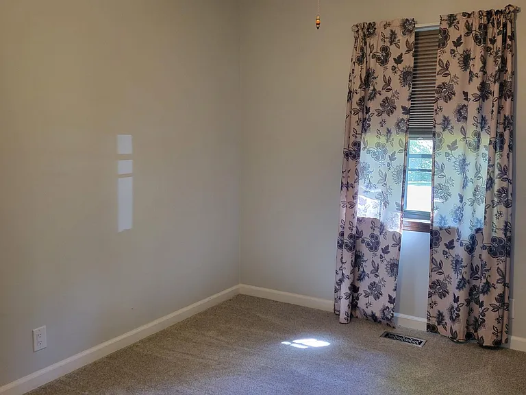 172 Saint George Dr — Photo 17
