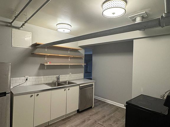 2nd image of 133 E 46th St #13