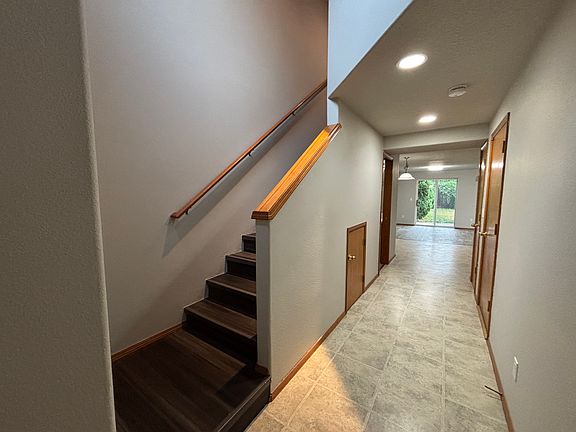 3rd image of 2361 SE Robin Ln