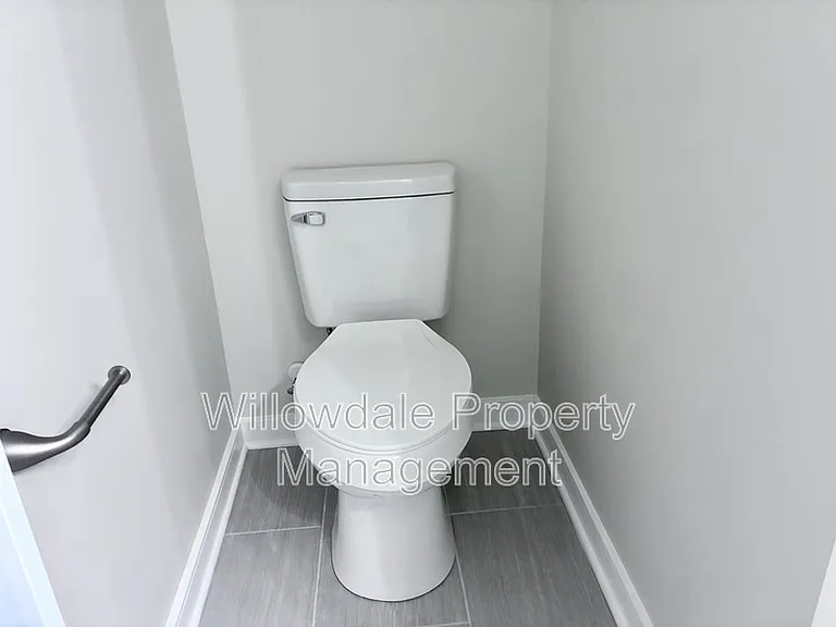 102 E Charing Cross — Photo 18