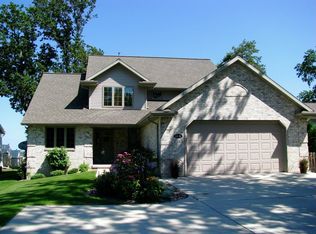 2651 E Shore Dr, Green Bay, WI 54302