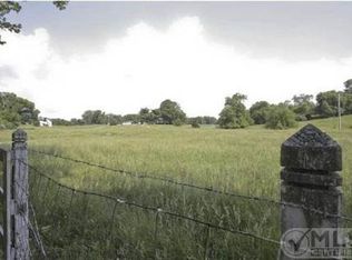 3040 Cleburne Rd, Columbia, TN 38401