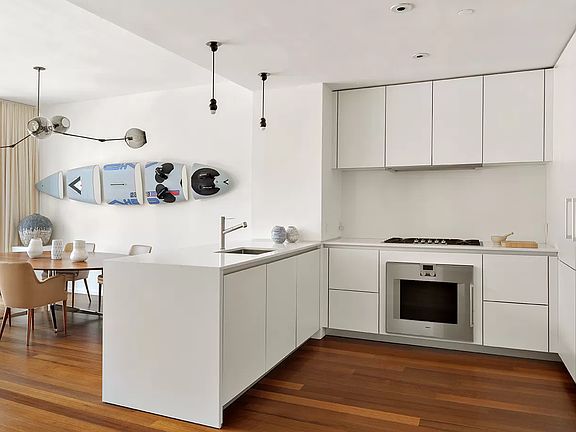 3rd image of 520 W 19th St APT 7A