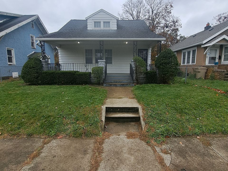 1st image of 1301 College St