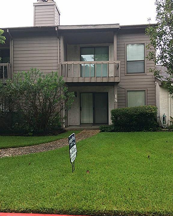 1st image of 18 Hideaway Dr