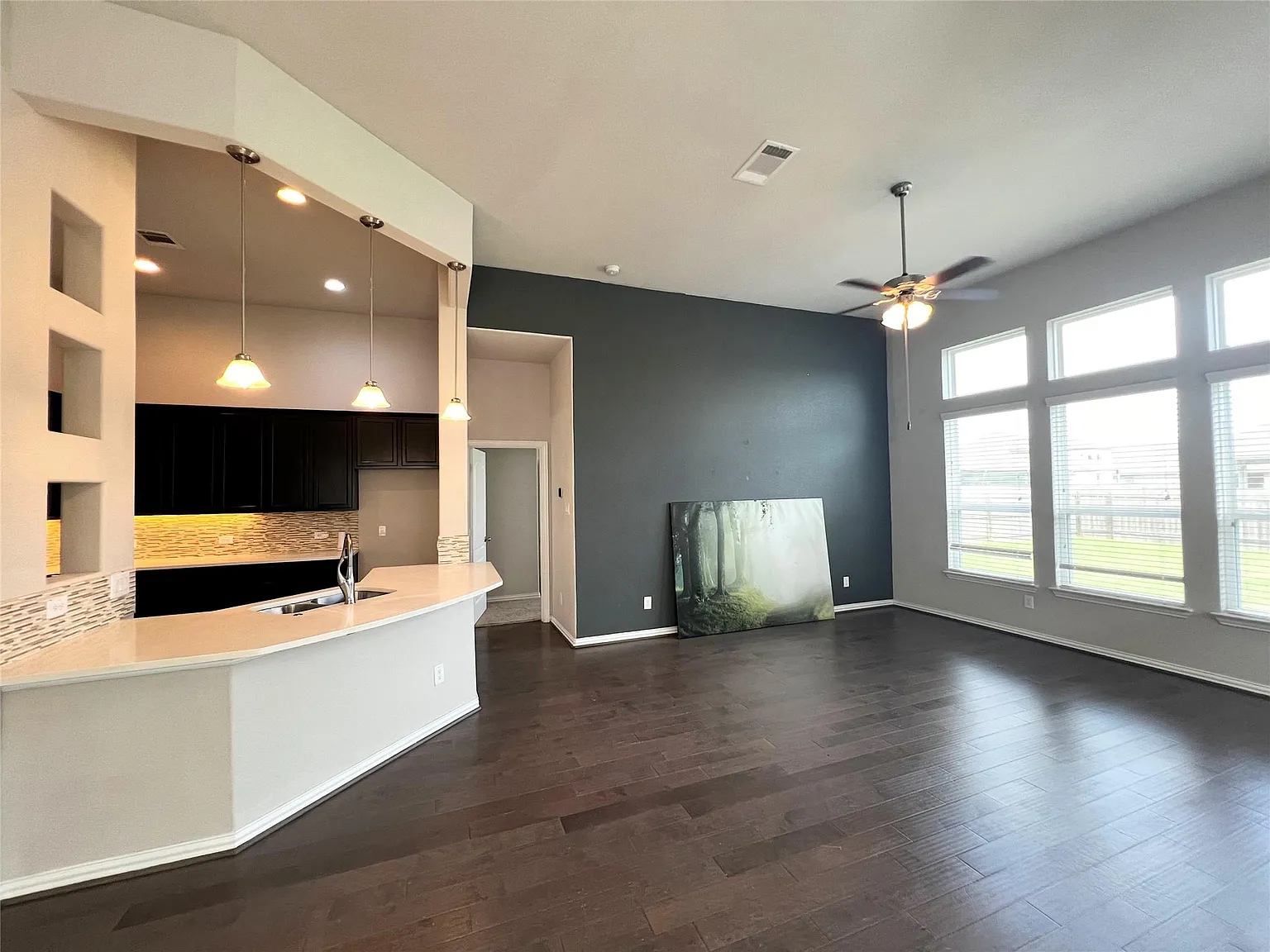 3 bed, 2.0 bath, 1788 sqft, $2,095 — Photo 2
