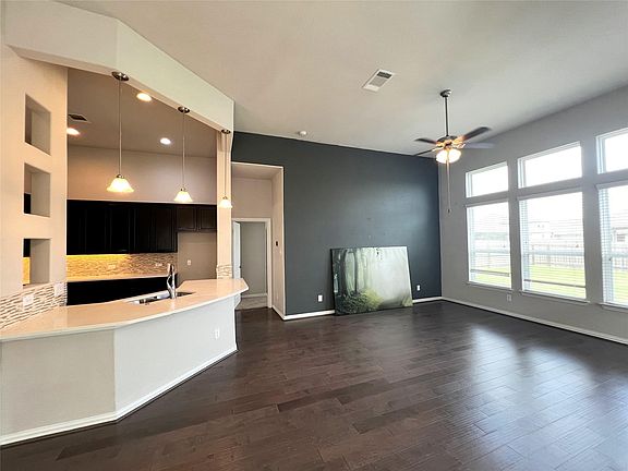 2nd image of 613 Palmilla St