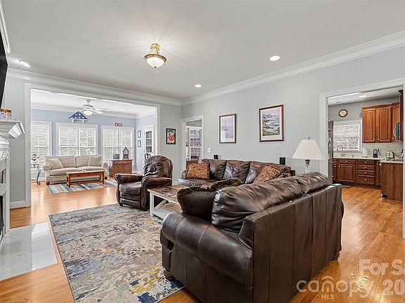 2nd image of 172 Eaglecrest Dr
