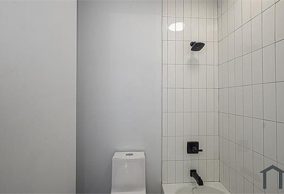 5th image of 331 Sussex Ave #3R