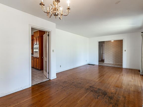 3rd image of 317 Pawnee Trl SE