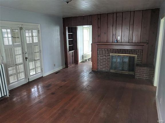 2nd image of 529 E Oak St