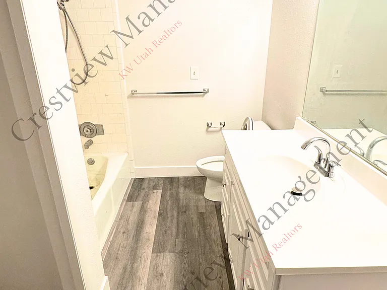1214 Riverdale — Photo 10