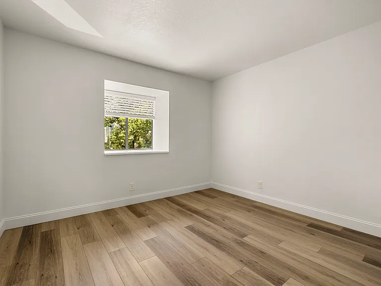 5607 Walnut Ave #9 — Photo 29