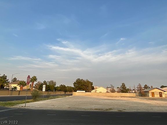 3rd image of Rio Vista St