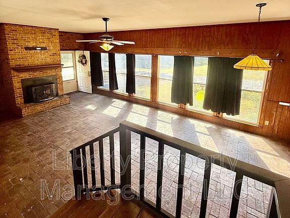 3rd image of 792 Gilchrist Rd