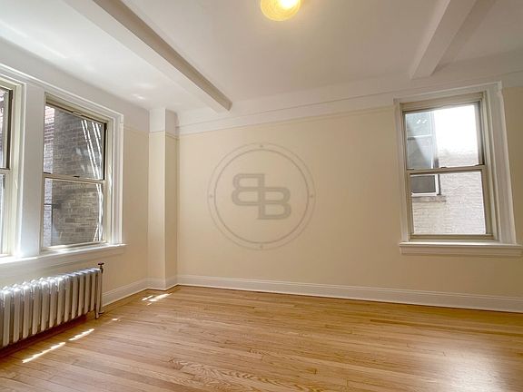 5th image of 25 E 10th St APT 7D