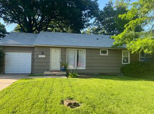 3710 W 74th St, Prairie Village, KS 66208