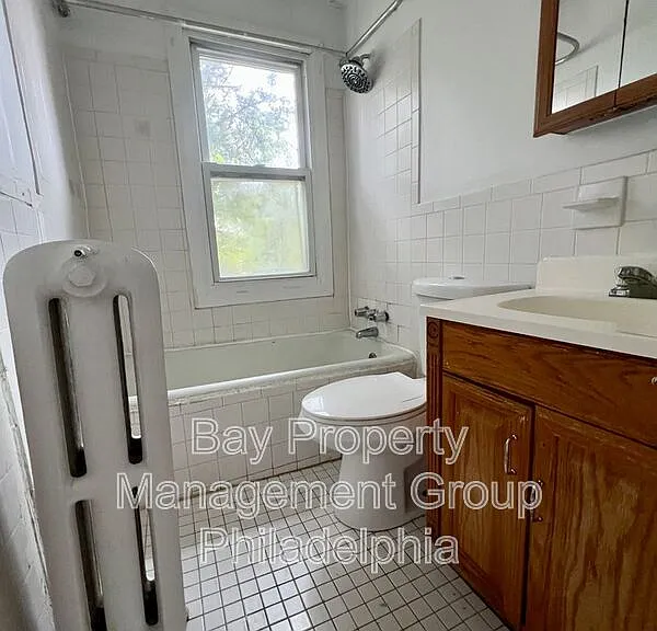 1001 Clifton Ave #2R — Photo 11