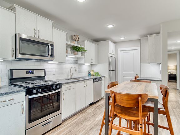 3rd image of 3000 Shadowood Pkwy SE #3027