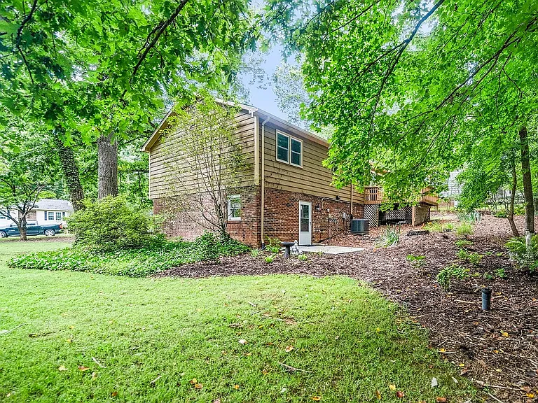 1010 Castalia Dr — Photo 9