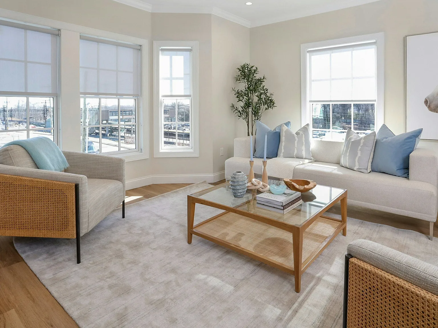 2 bed, 2.5 bath, 1348 sqft, $8,200 — Photo 2