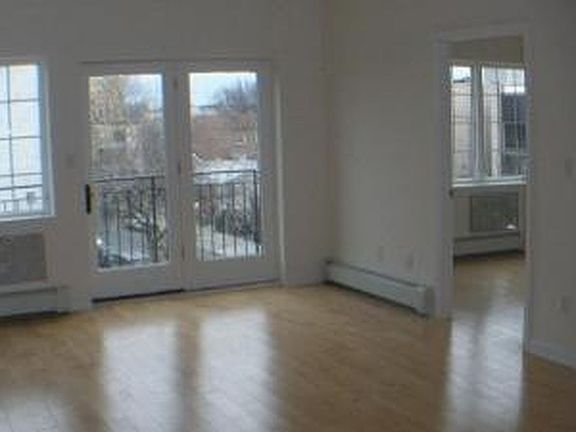 4th image of 40-01 34th Ave Unit 3E