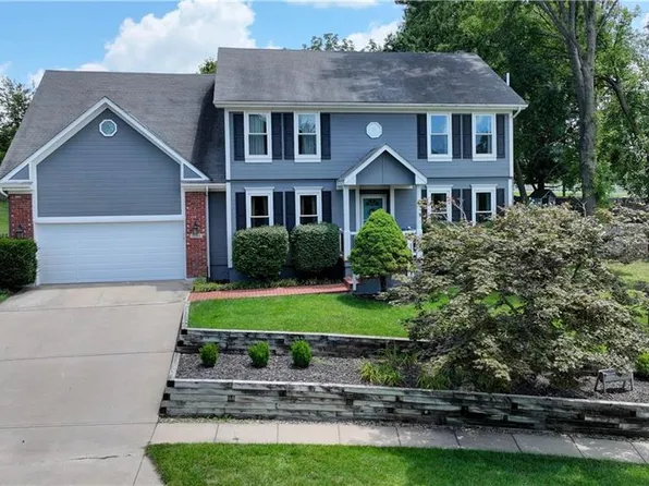 2100 NE Scarborough Ct, Blue Springs, MO 64014