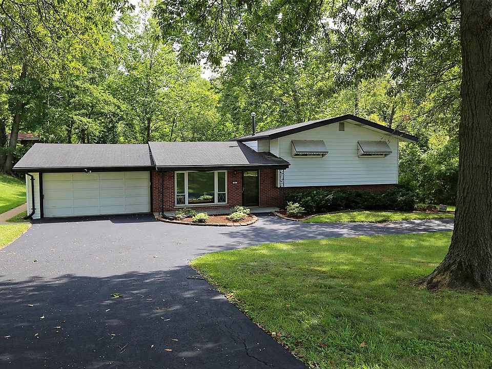 1st image of 5 Meadow Lake Dr