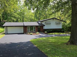 5 Meadow Lake Dr, Saint Louis, MO 63146