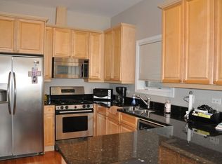 910 W Fletcher St APT 1, Chicago, IL 60657