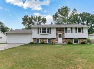 628 Floral Dr, Green Bay, WI 54301