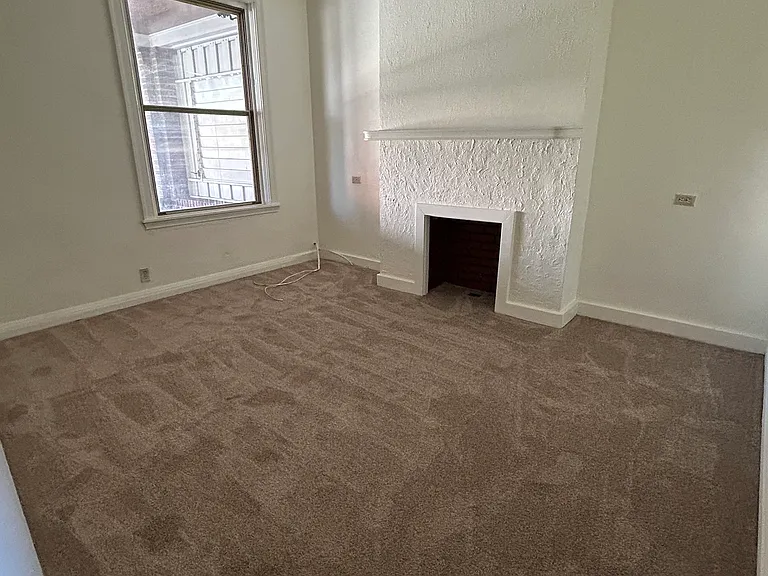 208 W Elizabeth St — Photo 4