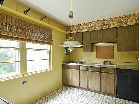 5th image of 1430 E Gloria Dr