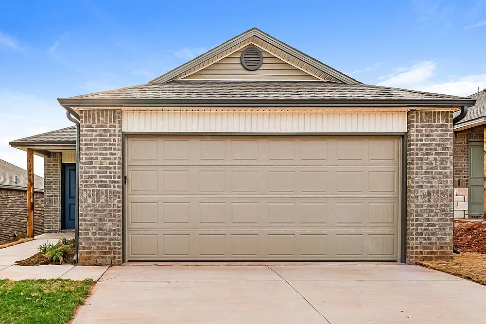 3 bed, 2.0 bath, 1402 sqft, $1,625 — Photo 1