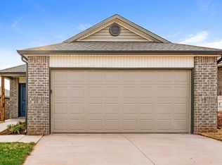 10040 Blackjack Rd, Yukon, OK 73099
