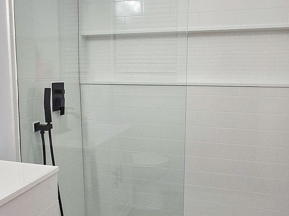 4th image of 303 E Washington St APT 5