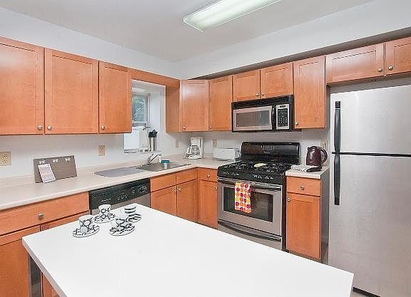 3rd image of 712 23rd St #1