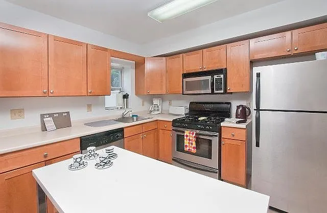 712 23rd St #1 — Photo 3