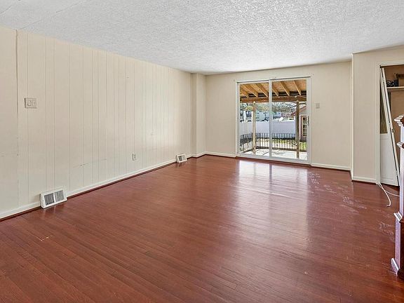 2nd image of 2842 Michael Rd