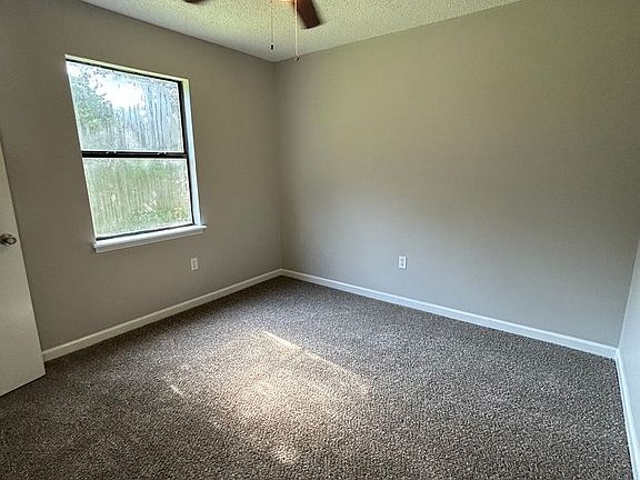3rd image of 42 Stoneybrook Ln APT 6